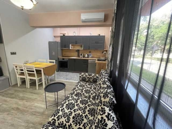 Дава се под наем Тристаен апартамент в Варна, Червен площад - 86 кв.м за 850 € - Снимка #1