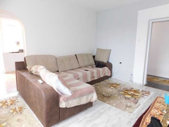 Дава се под наем Четиристаен апартамент в Търговище, Център - 120 кв.м за 306 € - Снимка #1