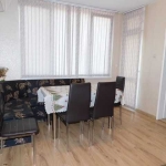 Дава се под наем Тристаен апартамент в Търговище, Център - 80 кв.м за 178.5 € - Снимка #1