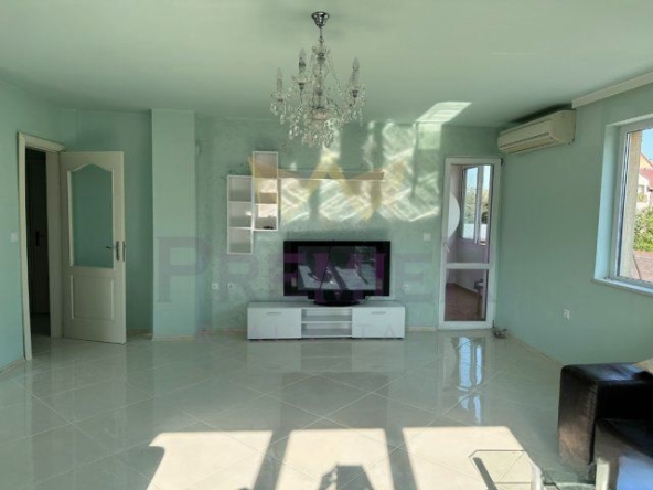 Дава се под наем Тристаен апартамент в Варна, Бриз - 135 кв.м за 1200 € - Снимка #1