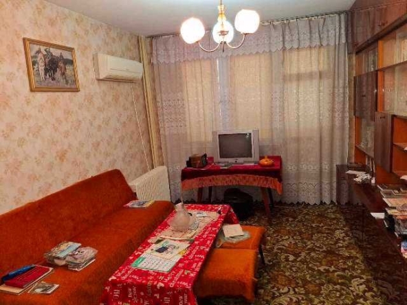 Тристаен апартамент в Търговище, Център - 77 кв.м за 1093 €/кв.м - Снимка #1