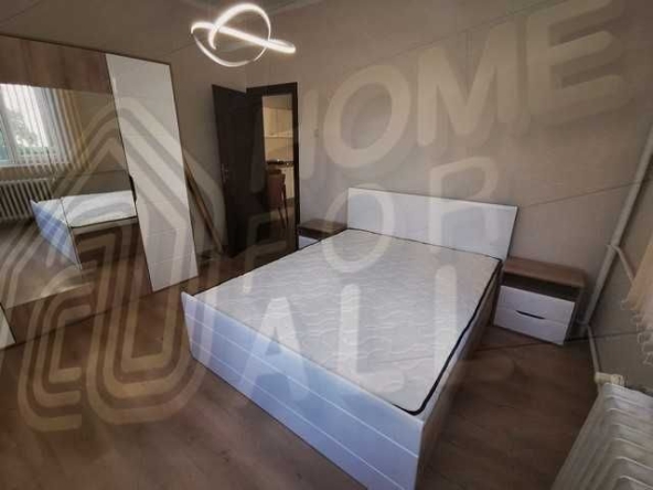 Дава се под наем Тристаен апартамент в София, Център - 74 кв.м за 715 € - Снимка #1