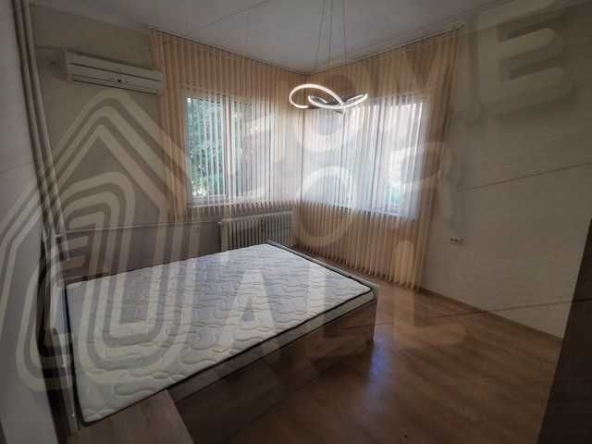 Дава се под наем Тристаен апартамент в София, Иван Вазов - 74 кв.м за 715 € - Снимка #1