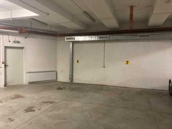 Дава се под наем Гараж / Паркомясто в София, Център - 6 кв.м за 139.23 € - Снимка #1