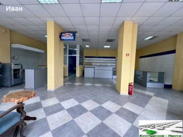 Дава се под наем Магазин в Пловдив, Кючук Париж - 100 кв.м за 947.58 € - Снимка #1