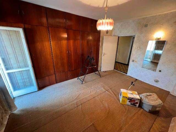 Тристаен апартамент в Търговище, Център - 90 кв.м за 935 €/кв.м - Снимка #1