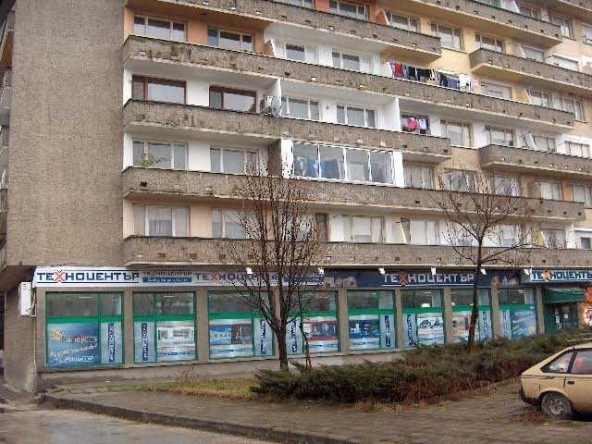 Магазин в Габрово, Център - 630 кв.м за 526 €/кв.м - Снимка #1