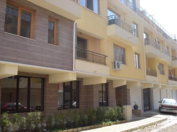 Дава се под наем Тристаен апартамент в Варна, Базар Левски - 50 кв.м за 141640.77 € - Снимка #1