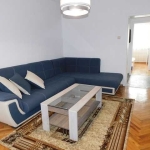 Дава се под наем Тристаен апартамент в Търговище, Център - 80 кв.м за 382.5 € - Снимка #1