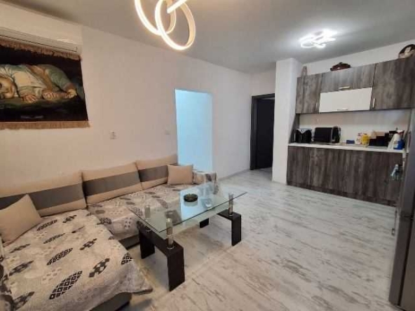 Дава се под наем Тристаен апартамент в Търговище, Център - 75 кв.м за 248.88 € - Снимка #1