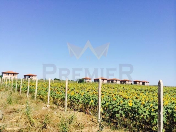 Парцел в Поморие - 5201 кв.м за 21 €/кв.м - Снимка #1