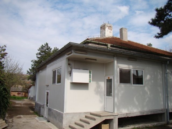 Промишлена сграда в Русе, в.з. Д. Басарбовски - 970 кв.м за 174 €/кв.м - Снимка #1