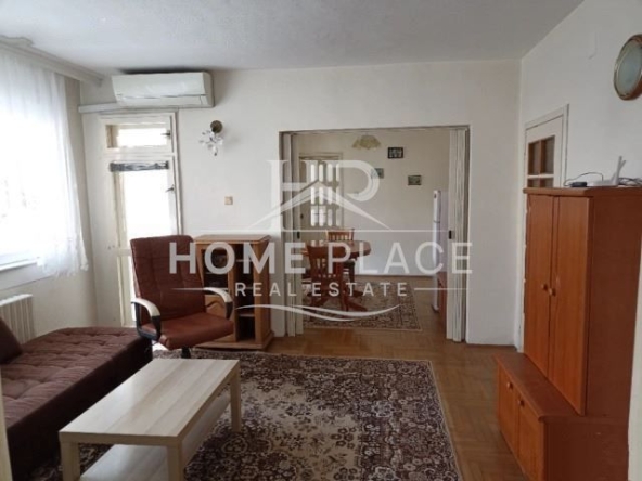 Дава се под наем Тристаен апартамент в Варна, Център - 100 кв.м за 538.56 € - Снимка #1