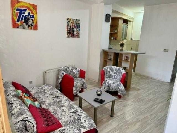 Дава се под наем Едностаен апартамент в Бургас, Лазур - 30 кв.м за 204 € - Снимка #1