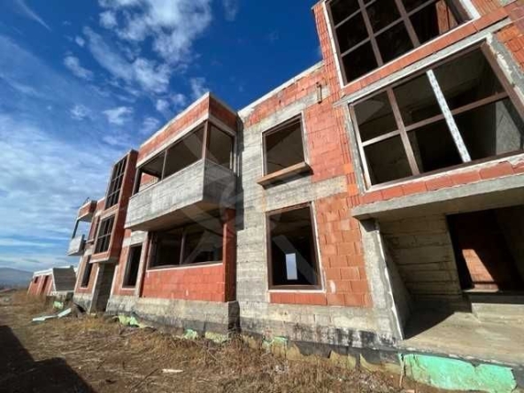 Къща в с. Марково, Област Пловдив - 800 кв.м за 500 €/кв.м - Снимка #1