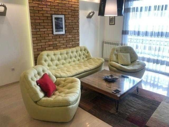 Дава се под наем Двустаен апартамент в Бургас, Център - 56 кв.м за 229.5 € - Снимка #1