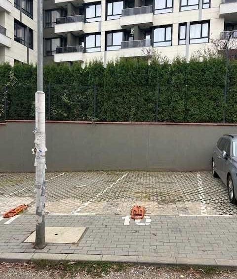 Дава се под наем Гараж / Паркомясто в София, Витоша - 12 кв.м за 100 € - Снимка #1