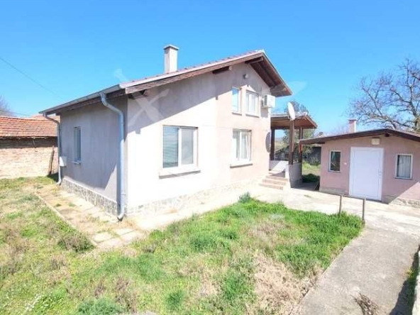 Къща в с. Дебелт, Област Бургас - 100 кв.м за 800 €/кв.м - Снимка #1