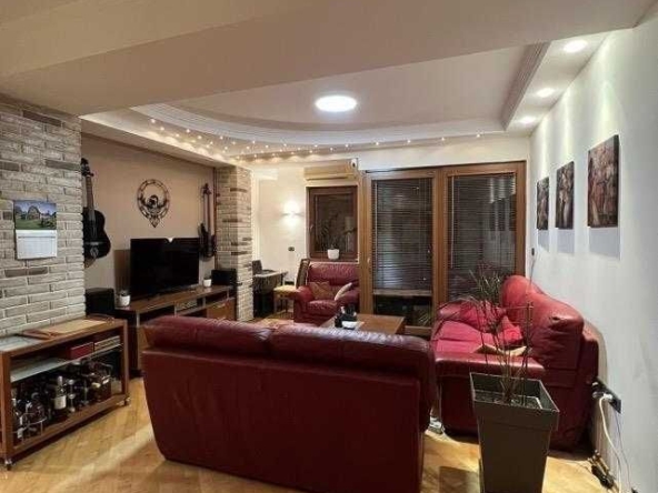 Дава се под наем Тристаен апартамент в Пловдив, Каменица 1 - 86 кв.м за 331.5 € - Снимка #1