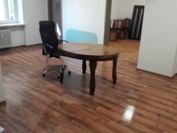 Дава се под наем Тристаен апартамент в София, Център - 100 кв.м за 750 € - Снимка #1