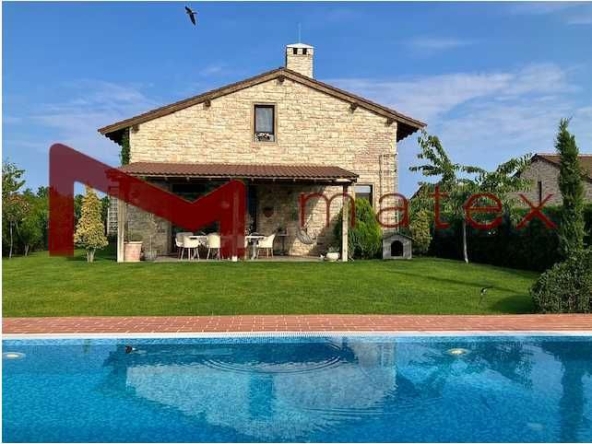 Къща в с. Приселци, Област Варна - 330 кв.м за 680 €/кв.м - Снимка #1