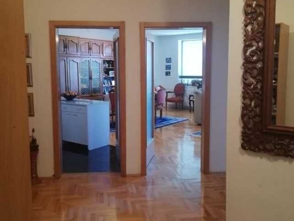 Дава се под наем Тристаен апартамент в Пловдив, Център - 88 кв.м за 280.5 € - Снимка #1