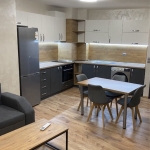 Дава се под наем Тристаен апартамент в Варна, Колхозен пазар - 85 кв.м за 612 € - Снимка #1