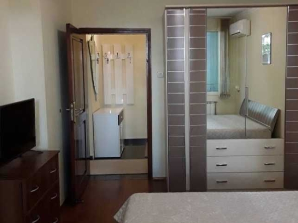 Дава се под наем Тристаен апартамент в Бургас, Център - 85 кв.м за 375 € - Снимка #1