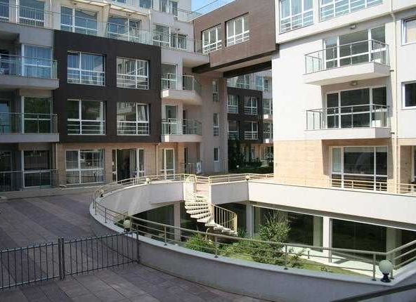 Дава се под наем Гараж / Паркомясто в Варна, Бриз - 15 кв.м за 79.56 € - Снимка #1