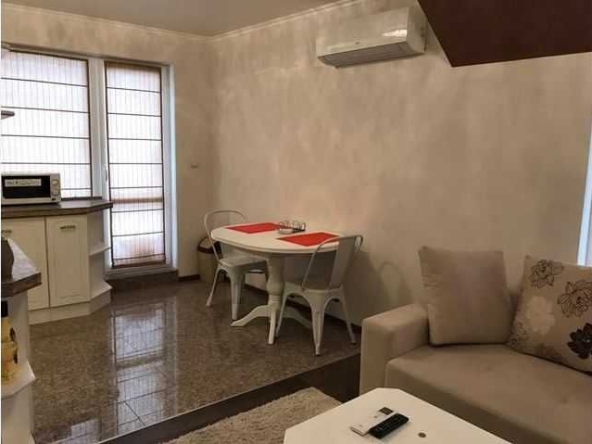 Дава се под наем Двустаен апартамент в Пловдив, Кършияка - 70 кв.м за 561 € - Снимка #1