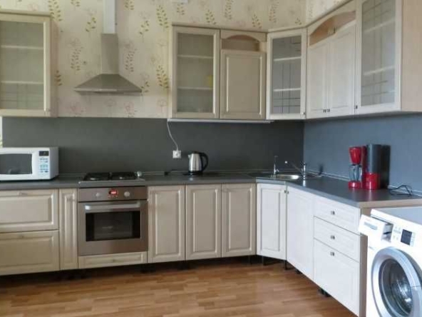 Дава се под наем Двустаен апартамент в Пловдив, Каменица 1 - 65 кв.м за 219.3 € - Снимка #1