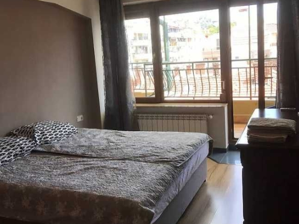 Дава се под наем Многостаен апартамент в Бургас, Център - 150 кв.м за 280.5 € - Снимка #1