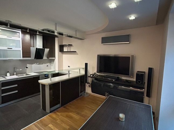 Тристаен апартамент в София, Банишора - 91 кв.м за 2583 €/кв.м - Снимка #1