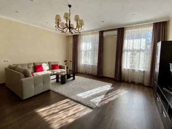 Дава се под наем Тристаен апартамент в Пловдив, Южен - 88 кв.м за 489.6 € - Снимка #1