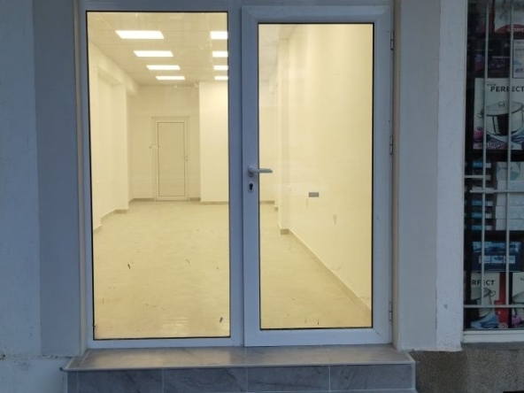 Дава се под наем Магазин в Казанлък - 60 кв.м за 698.19 € - Снимка #1