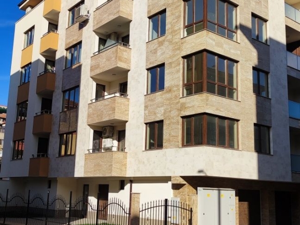 Тристаен апартамент в Казанлък - 110 кв.м за 1372 €/кв.м - Снимка #1