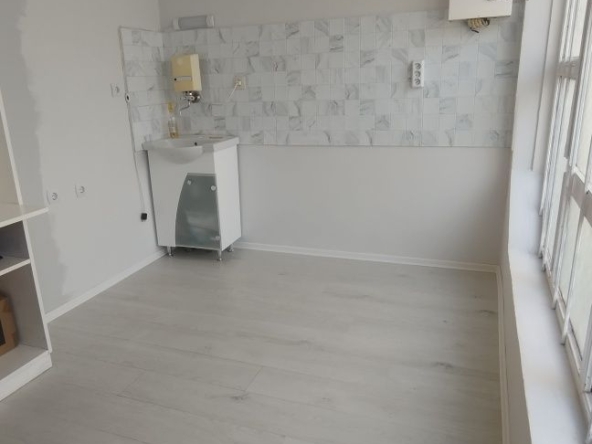 Магазин в Варна, Младост 1 - 9 кв.м за 2223 €/кв.м - Снимка #1