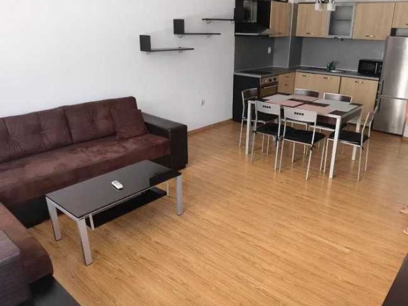 Тристаен апартамент в Велико Търново, Център - 94 кв.м за 1596 €/кв.м - Снимка #1