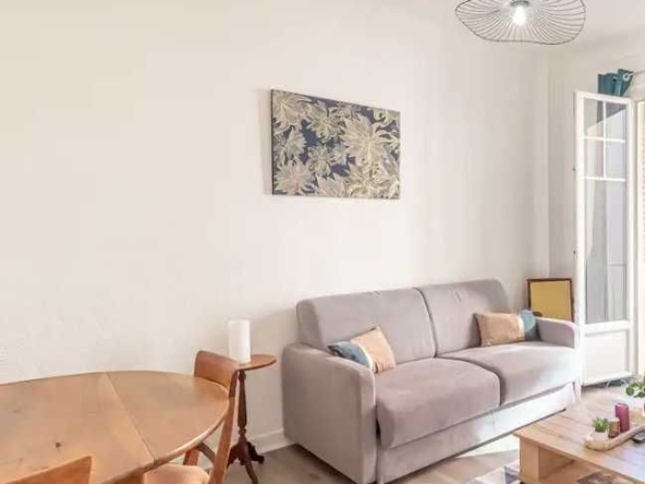 Дава се под наем Двустаен апартамент в Пловдив, Каменица 2 - 79 кв.м за 362.1 € - Снимка #1