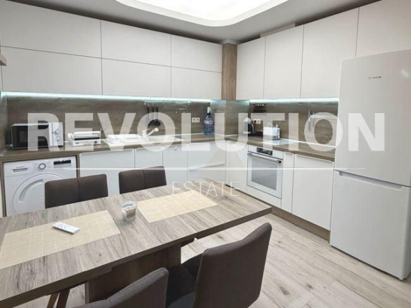 Дава се под наем Тристаен апартамент в Варна, Бриз - 100 кв.м за 1500 € - Снимка #1