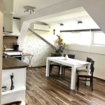 Дава се под наем Двустаен апартамент в Бургас, Център - 68 кв.м за 240 € - Снимка #1