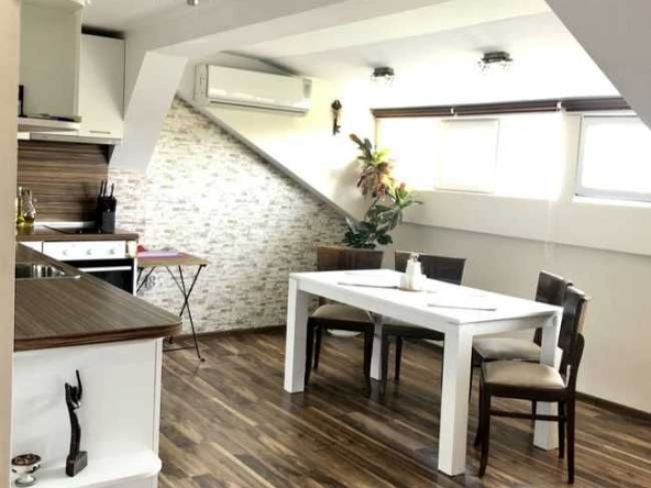 Дава се под наем Двустаен апартамент в Бургас, Център - 68 кв.м за 240 € - Снимка #1