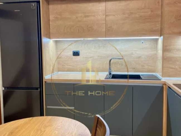 Дава се под наем Тристаен апартамент в Варна, Център - 87 кв.м за 700 € - Снимка #1