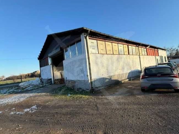 Промишлена сграда в Първомай - 700 кв.м за 328 €/кв.м - Снимка #1