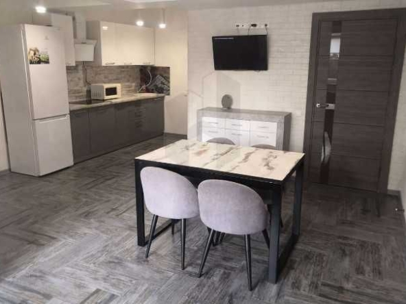 Дава се под наем Двустаен апартамент в Пловдив, Южен - 65 кв.м за 275.4 € - Снимка #1