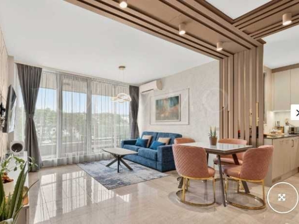 Дава се под наем Двустаен апартамент в к.к. Св.Св. Константин и Елена - 93 кв.м за 1500 € - Снимка #1