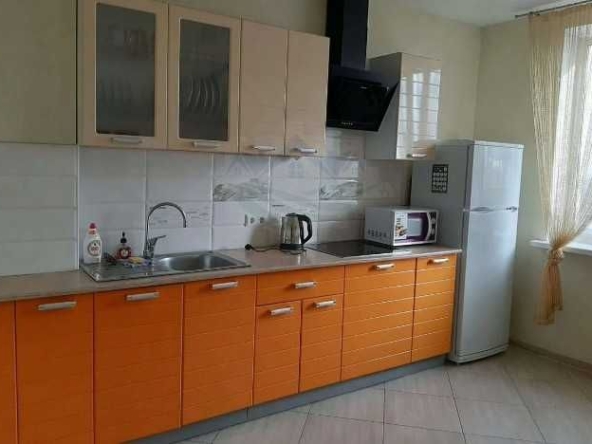 Дава се под наем Тристаен апартамент в Пловдив, Каменица 2 - 82 кв.м за 311.1 € - Снимка #1