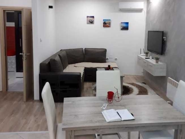 Дава се под наем Тристаен апартамент в Пловдив, Остромила - 90 кв.м за 321.3 € - Снимка #1