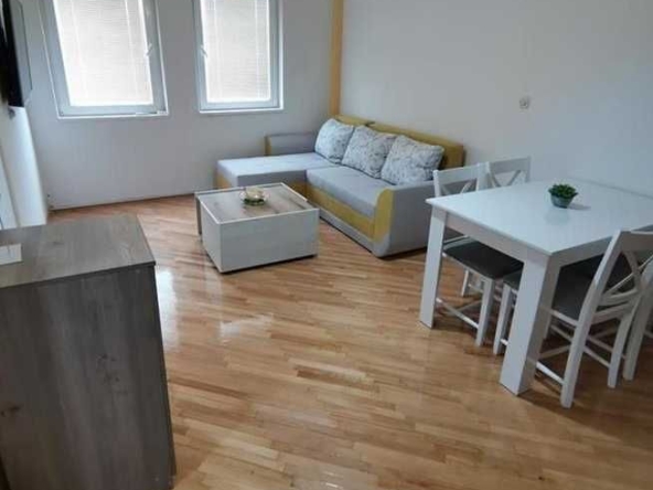 Дава се под наем Двустаен апартамент в Пловдив, Гагарин - 65 кв.м за 306 € - Снимка #1