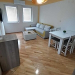 Дава се под наем Тристаен апартамент в Бургас, Изгрев - 110 кв.м за 270.3 € - Снимка #1